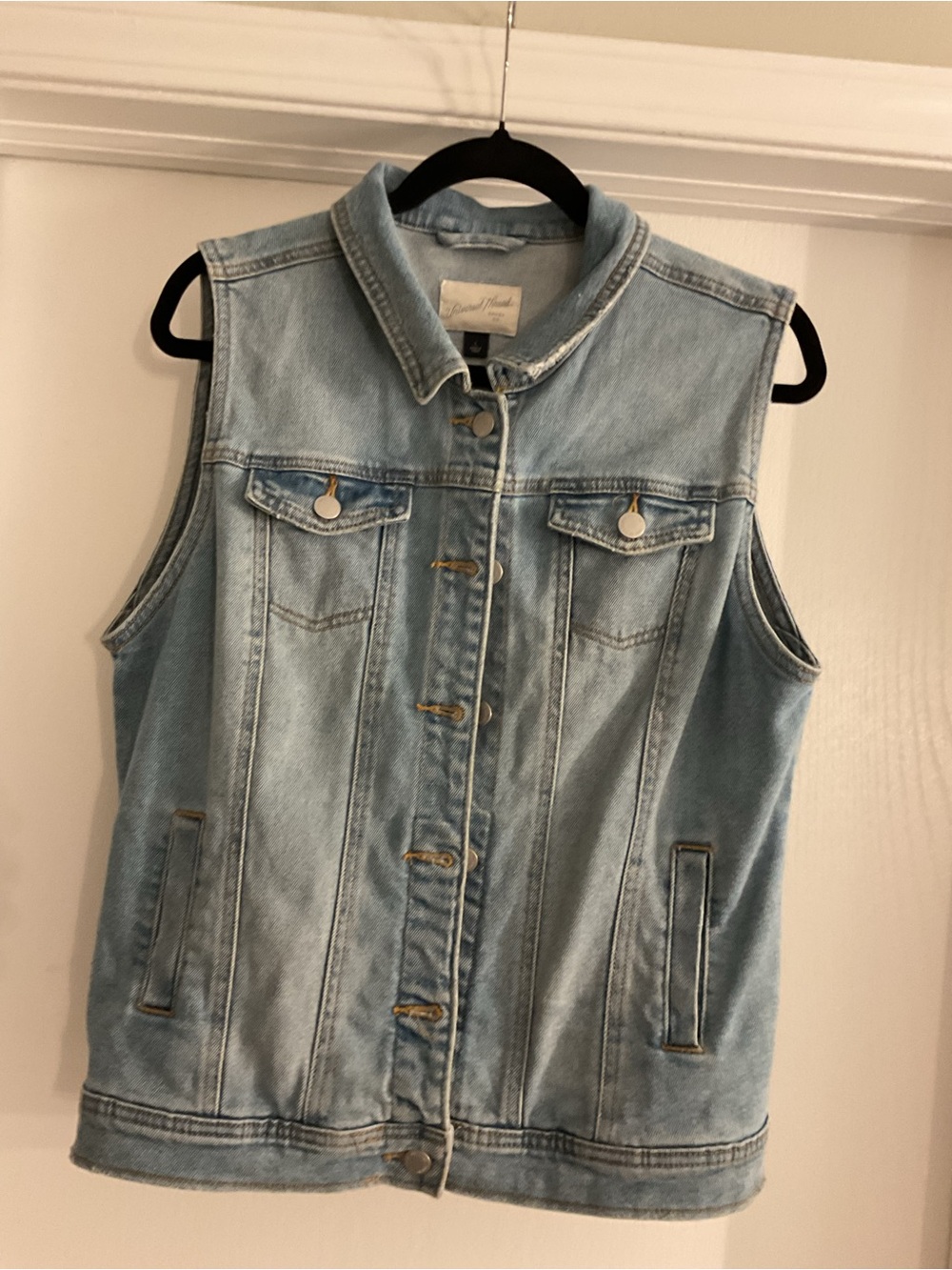 Universal Thread Light Blue Denim Vest - Classic Sleeveless Jean Jacket